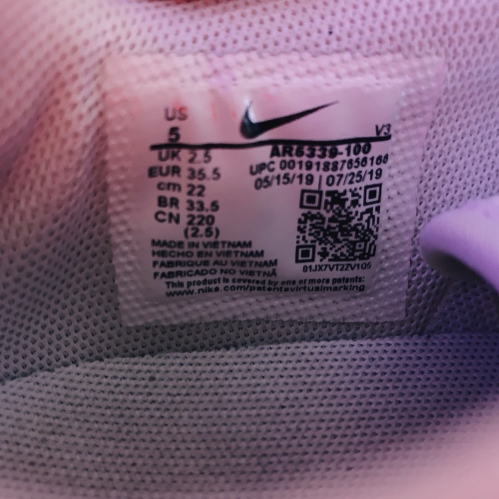 Custom Painted Nike’s - Picture 3 of 5